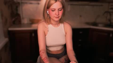 Snapshot of mirrameow chatting on November 21, 2025, 2:27 pm Mira online show from November 21, 2025, 2:27 pm