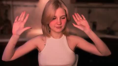 Snapshot of mirrameow chatting on November 22, 2025, 6:45 am Mira online show from November 22, 2025, 6:45 am