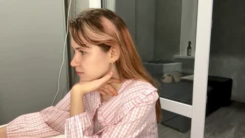 Snapshot of mishahartwigsen chatting on September 12, 2025, 7:36 pm Molly online show from September 12, 2025, 7:36 pm