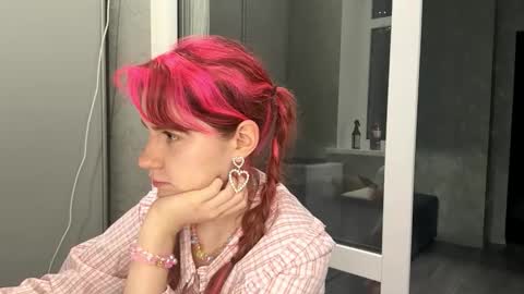 Snapshot of mishahartwigsen chatting on September 14, 2025, 5:56 pm Molly online show from September 14, 2025, 5:56 pm