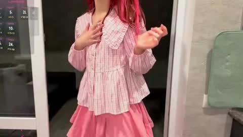 Snapshot of mishahartwigsen chatting on September 27, 2025, 5:51 pm Molly online show from September 27, 2025, 5:51 pm