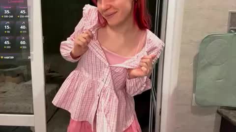 Snapshot of mishahartwigsen chatting on October 4, 2025, 5:33 pm Molly online show from October 4, 2025, 5:33 pm