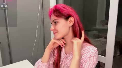 Snapshot of mishahartwigsen chatting on October 5, 2025, 5:44 pm Molly online show from October 5, 2025, 5:44 pm