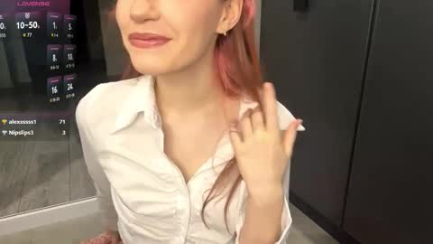 Snapshot of mishahartwigsen chatting on October 30, 2025, 5:46 pm Molly online show from October 30, 2025, 5:46 pm