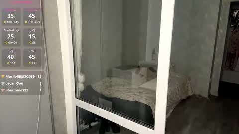 Snapshot of mishahartwigsen chatting on December 13, 2025, 7:53 pm Molly online show from December 13, 2025, 7:53 pm