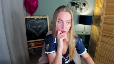 mishapallmer online show from October 6, 2025, 1:36 am