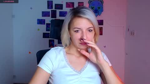 Snapshot of mishelle_blondie chatting on November 30, 2025, 7:45 am Mishelle online show from November 30, 2025, 7:45 am