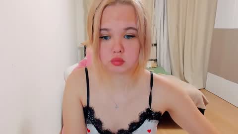 Snapshot of miss__selena chatting on December 25, 2024, 7:45 pm miss__selena online show from December 25, 2024, 7:45 pm