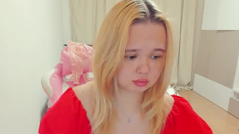 Snapshot of miss__selena chatting on January 19, 2025, 6:00 pm miss__selena online show from January 19, 2025, 6:00 pm