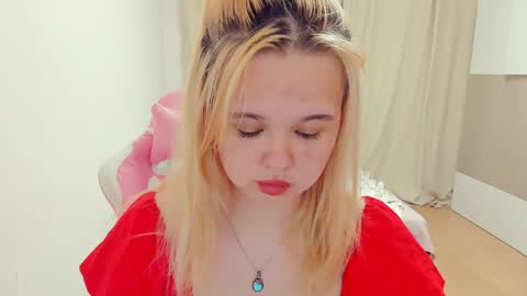 Snapshot of miss__selena chatting on January 25, 2025, 4:24 pm miss__selena online show from January 25, 2025, 4:24 pm