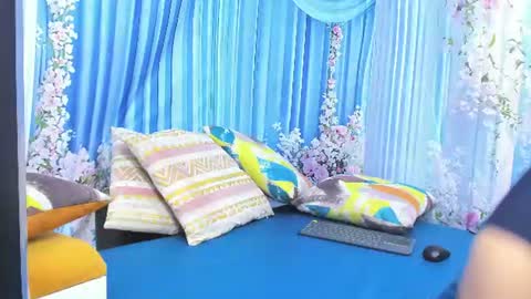 Snapshot of miss_flora chatting on August 9, 2026, 3:23 am Monica Patricia online show from August 9, 2026, 3:23 am