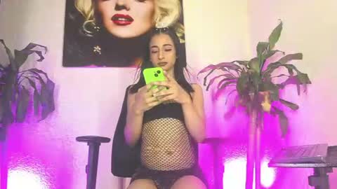 miss_isa19 online show from June 16, 2026, 6:54 pm