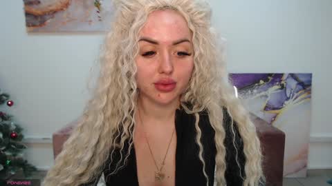 Snapshot of miss_kiten chatting on February 2, 2025, 11:42 pm miss_kiten online show from February 2, 2025, 11:42 pm