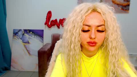 Snapshot of miss_kiten chatting on February 9, 2025, 10:43 pm miss_kiten online show from February 9, 2025, 10:43 pm