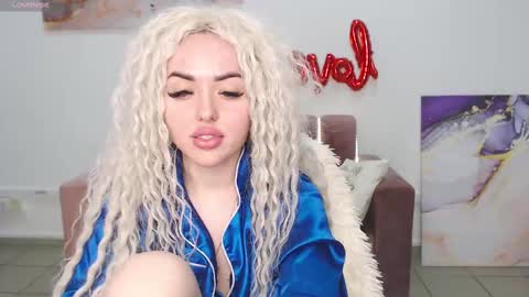 Snapshot of miss_kiten chatting on February 15, 2025, 11:14 pm miss_kiten online show from February 15, 2025, 11:14 pm