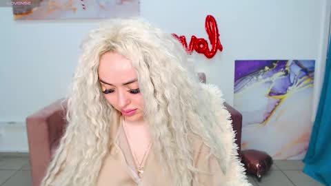 Snapshot of miss_kiten chatting on February 19, 2025, 12:14 am miss_kiten online show from February 19, 2025, 12:14 am