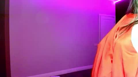 miss_kiten online show from April 8, 2026, 8:53 pm