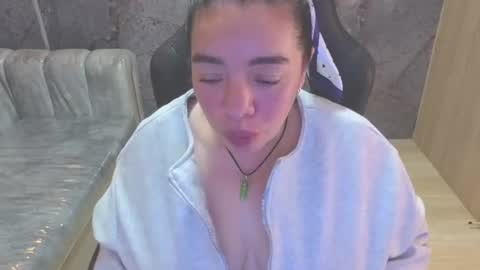 miss_lesly_cn online show from July 6, 2026, 3:03 pm