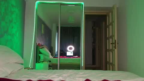 miss_medyson online show from October 1, 2025, 7:36 am