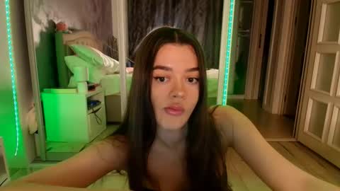 miss_medyson online show from November 18, 2025, 3:49 pm