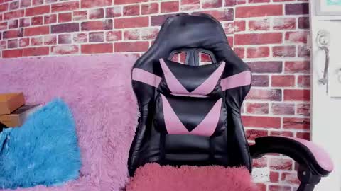 Miss Pecados online show from June 4, 2026, 8:59 pm