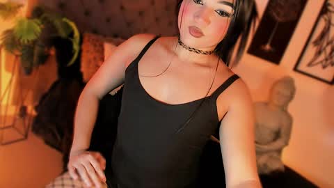 miss_zz online show from April 16, 2026, 9:39 pm