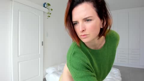 Alexandra Thorn online show from October 16, 2025, 12:28 pm