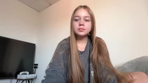 Ameliahs online show from October 28, 2025, 12:41 pm