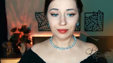 Snapshot of missbeverlymills chatting on January 20, 2025, 5:06 pm The divine Beverly online show from January 20, 2025, 5:06 pm