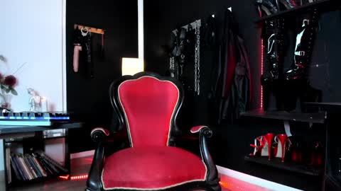 Snapshot of missdarklady chatting on January 6, 2025, 10:15 pm Missdarklady online show from January 6, 2025, 10:15 pm