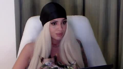 Snapshot of missjenny7 chatting on October 20, 2025, 9:04 pm MissJenny7 online show from October 20, 2025, 9:04 pm