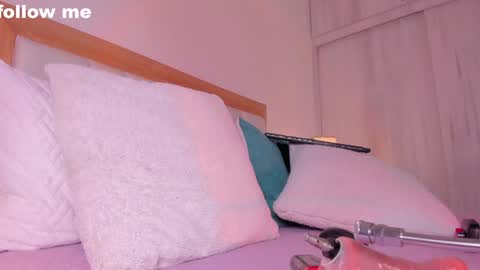 Snapshot of missjuliaa_ chatting on February 8, 2025, 11:45 pm A N N Y online show from February 8, 2025, 11:45 pm