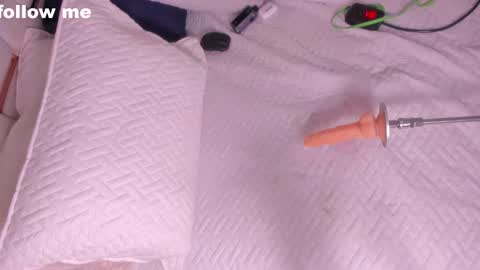 Snapshot of missjuliaa_ chatting on February 27, 2025, 9:32 am A N N Y online show from February 27, 2025, 9:32 am