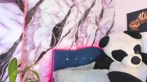 kassandra lazcano online show from April 18, 2026, 1:09 am