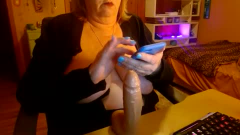 Snapshot of misskittyfox chatting on January 18, 2026, 5:55 am MissKittyFox online show from January 18, 2026, 5:55 am