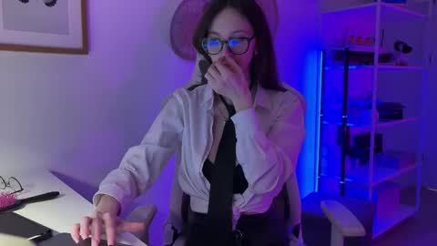 misslalii online show from March 28, 2026, 7:02 pm