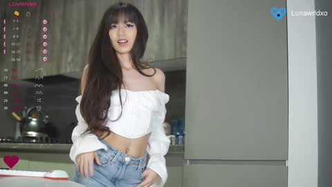 misslunacutie online show from February 16, 2025, 4:31 am