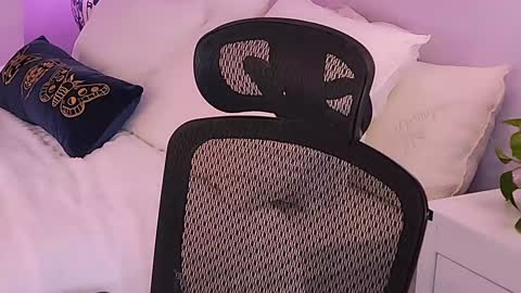 Mina online show from January 7, 2026, 12:24 am