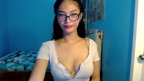 missminervaa online show from May 11, 2026, 4:48 pm