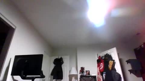 Snapshot of missmonatoyou chatting on March 28, 2026, 12:32 am MissMona online show from March 28, 2026, 12:32 am