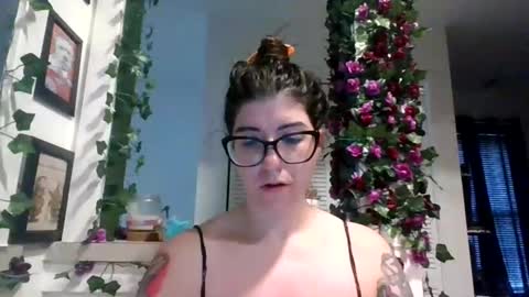 Snapshot of missmonatoyou chatting on April 5, 2026, 12:35 pm MissMona online show from April 5, 2026, 12:35 pm