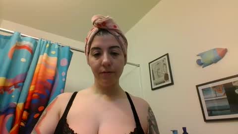 Snapshot of missmonatoyou chatting on April 12, 2026, 1:27 pm MissMona online show from April 12, 2026, 1:27 pm