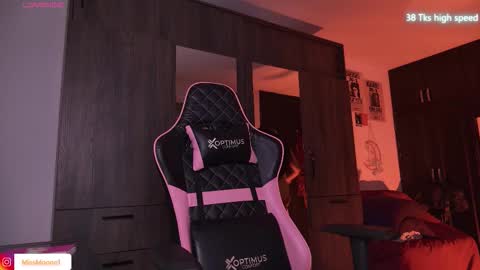 Snapshot of missmoonn chatting on February 1, 2026, 5:11 pm MissMoon online show from February 1, 2026, 5:11 pm