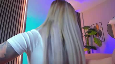 Snapshot of missobsidian chatting on March 7, 2026, 9:23 pm Miss Obsidian online show from March 7, 2026, 9:23 pm