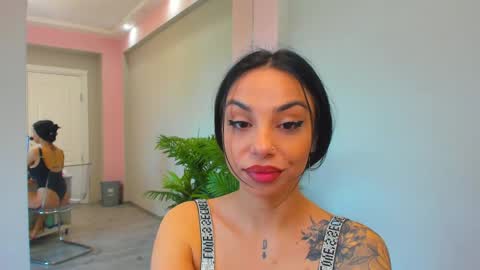 Sienna online show from April 15, 2026, 6:09 am