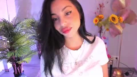 Sienna online show from June 26, 2026, 4:39 am