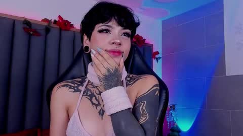 Snapshot of misstomie_ chatting on January 2, 2025, 12:57 pm Tomiehelp me get to 100 thumbs up online show from January 2, 2025, 12:57 pm