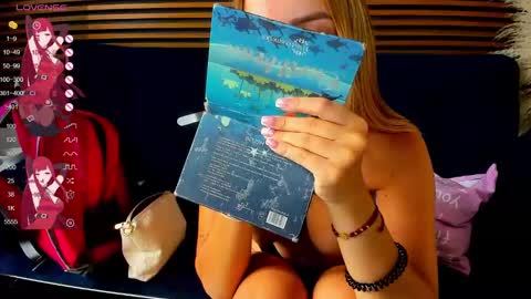 missvalery1 online show from February 1, 2025, 5:05 pm