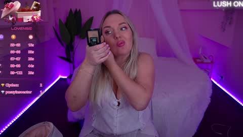 Snapshot of missyymartinezz chatting on January 29, 2025, 11:09 am  Amely  online show from January 29, 2025, 11:09 am