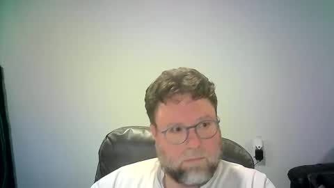 Snapshot of mister_happy567 chatting on November 9, 2025, 4:44 am Mr. Happy online show from November 9, 2025, 4:44 am